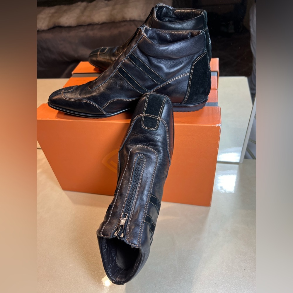 Attilio Giusti Leombruni Italy Black soft Leather Bootie with zipper size 6